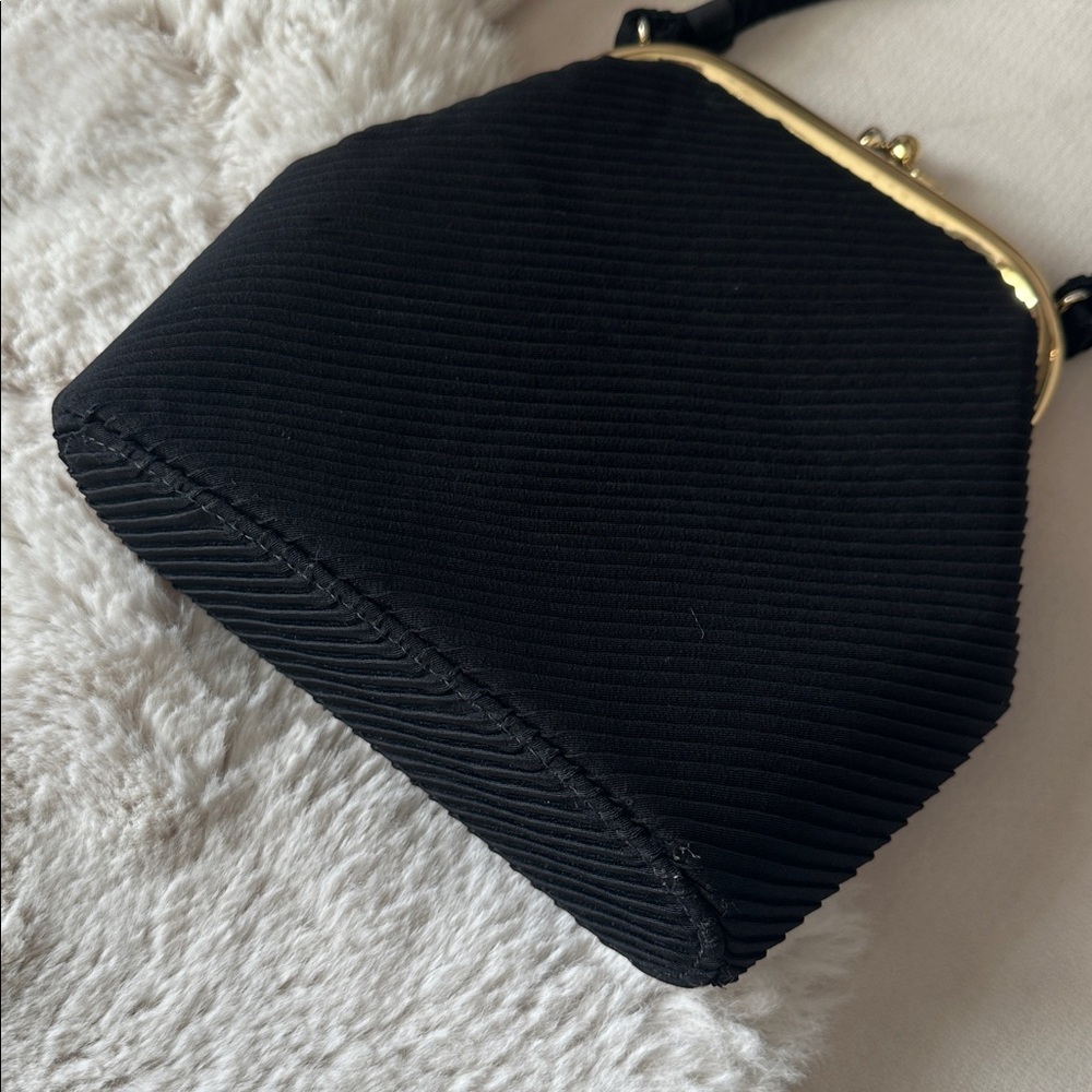 Elegant Vintage Kiss lock Black Handbag - Picture 2 of 4